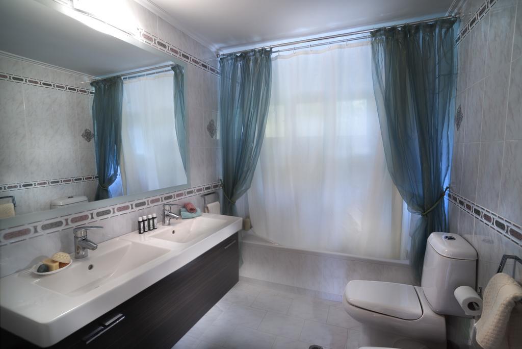 Villa Corina Near The Airport Kouvarás 外观 照片