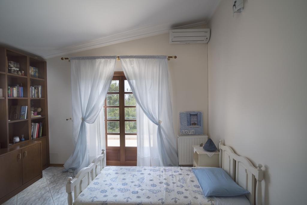 Villa Corina Near The Airport Kouvarás 外观 照片